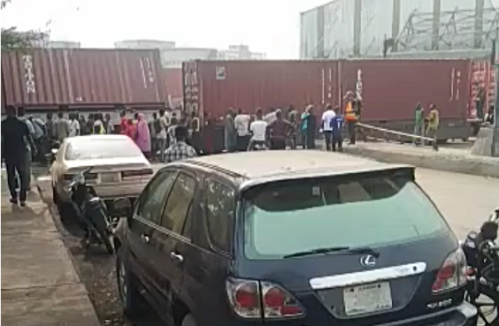 Lagos port - train - articulated truck
